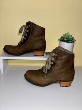 Chaco Brown Leather Lace Up Ankle Boots Women’s Size 7 Rugged Outdoor Comfort